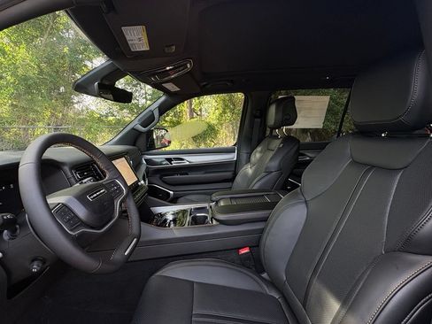 New 2026 Jeep Grand Wagoneer 4WD image 9