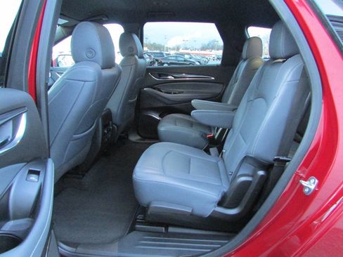 Used 2024 Buick Enclave Premium image 5