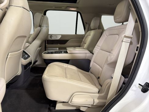 Used 2020 Lincoln Navigator Reserve w/ Luxury Package RWD image 10