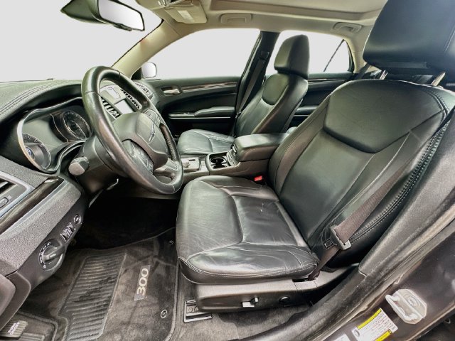 Used 2015 Chrysler 300 Limited RWD image 22