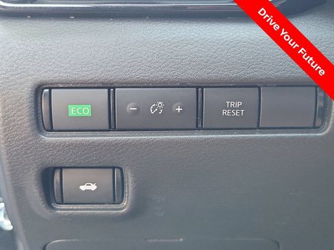 Certified 2025 Nissan Sentra SR w/ SR Premium Package FWD image 16