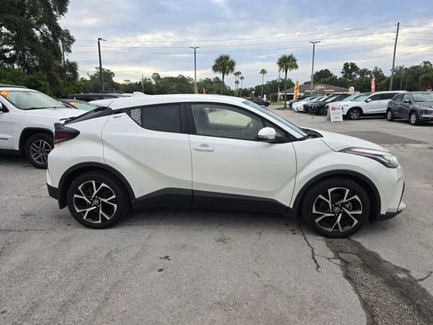 Used 2020 Toyota C-HR XLE FWD image 3