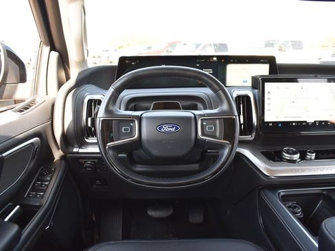 Used 2025 Ford Expedition Max Platinum w/ Driver's Package AWD/4WD image 16