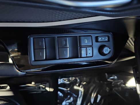 Used 2021 Toyota C-HR Limited image 28