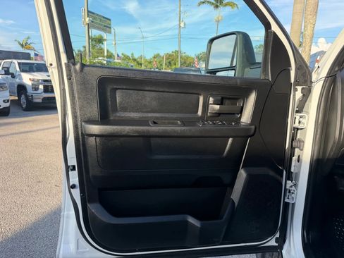 Used 2024 RAM 3500 Tradesman w/ Chrome Appearance Group AWD/4WD image 9