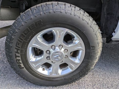 Used 2022 RAM 2500 Big Horn w/ Level 1 Equipment Group AWD/4WD image 8