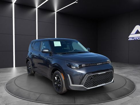 Used 2023 Kia Soul LX w/ Option Group 015 FWD image 3