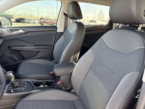 New 2026 Volkswagen Taos SE image 12