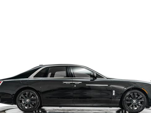 Used 2022 Rolls-Royce Ghost w/ Ghost Package AWD/4WD image 2