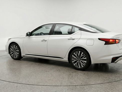 Used 2025 Nissan Altima 2.5 SV FWD image 6