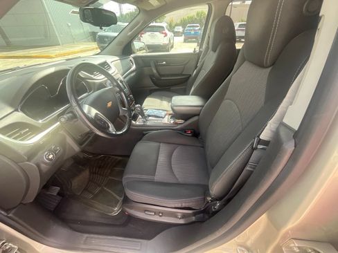 Used 2014 Chevrolet Traverse LT FWD image 2
