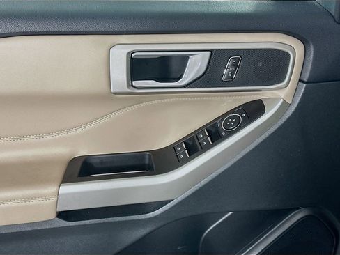 Used 2023 Ford Explorer XLT image 24