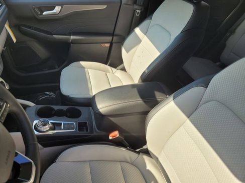 New 2024 Ford Escape SE FWD image 17