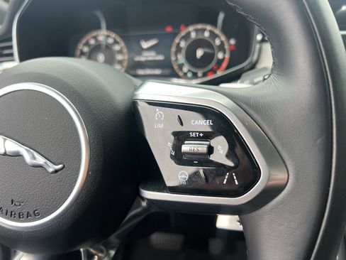 Certified 2025 Jaguar F-PACE R-Dynamic S image 21