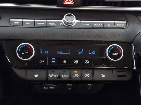 Used 2025 Hyundai Elantra Limited image 16