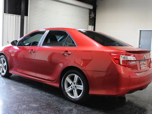 Used 2012 Toyota Camry SE FWD image 5