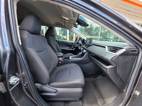 Used 2022 Toyota RAV4 LE image 13