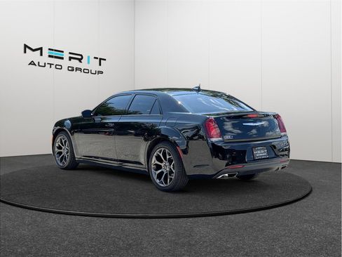 Used 2018 Chrysler 300 Touring w/ Sport Appearance Package RWD image 7