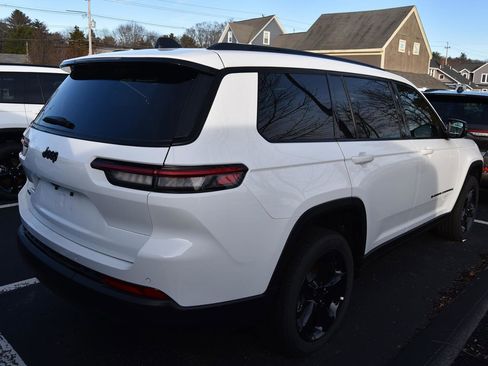 New 2025 Jeep Grand Cherokee L Altitude image 2