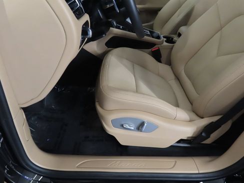 Certified 2026 Porsche Macan AWD/4WD image 40