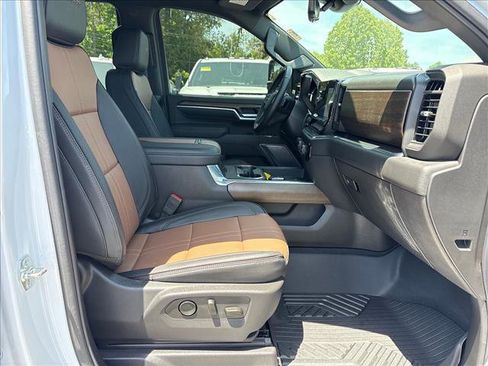Certified 2025 Chevrolet Silverado 2500 High Country w/ High Country Premium Package AWD/4WD image 7