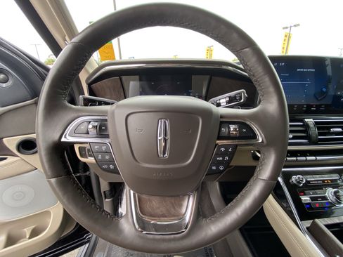 Used 2023 Lincoln Navigator L Reserve image 17
