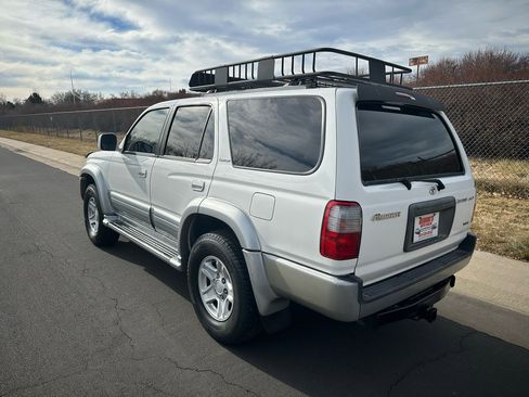 Used 2000 Toyota 4Runner Limited image 3