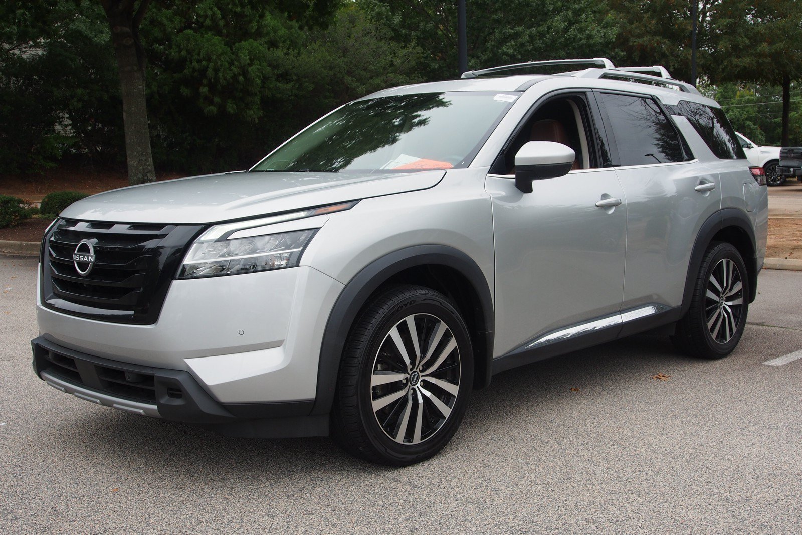Used 2024 Nissan Pathfinder Platinum AWD/4WD image 3