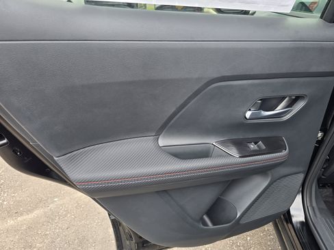 Used 2025 Nissan Kicks SR AWD/4WD image 15
