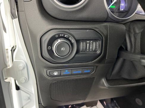 Used 2021 Jeep Wrangler Unlimited Sahara w/ Cold Weather Group AWD/4WD image 28