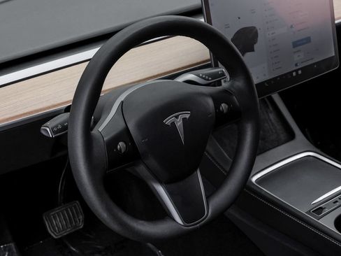 Used 2021 Tesla Model Y Long Range AWD/4WD image 16