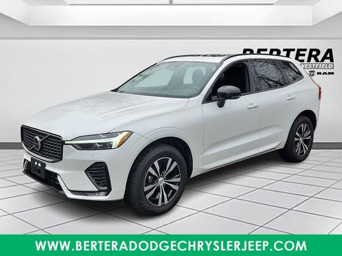 Used 2025 Volvo XC60 B5 Core image 3