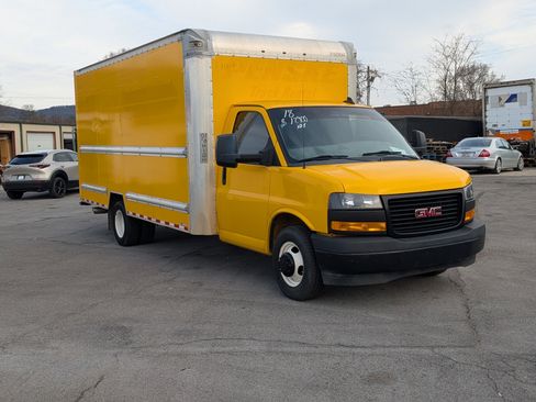 Used 2018 GMC Savana 3500 Extended w/ Driver Convenience Package image 5