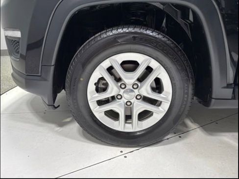 Used 2018 Jeep Compass Sport FWD image 4