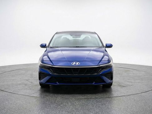 Used 2025 Hyundai Elantra SEL image 2