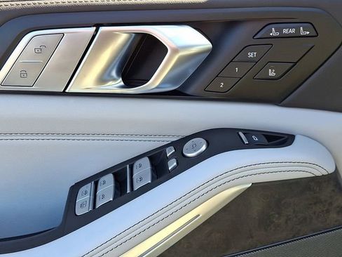 Used 2026 BMW X7 xDrive40i image 9