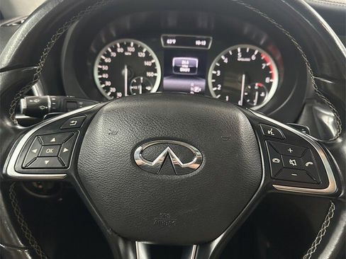 Used 2017 INFINITI QX30 Premium w/ Navigation Package image 17