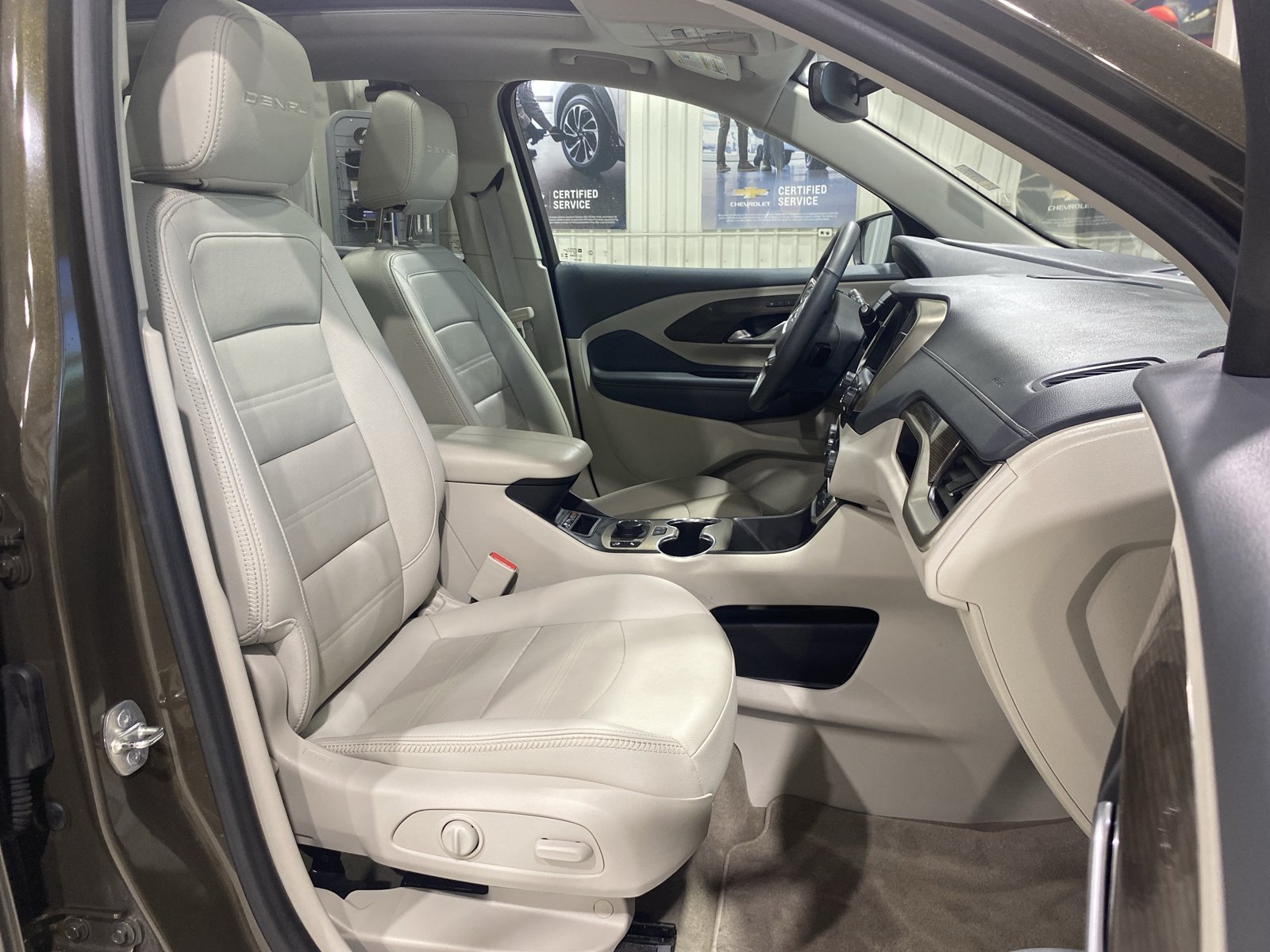 Used 2024 GMC Terrain Denali w/ Denali Premium Package AWD/4WD image 19