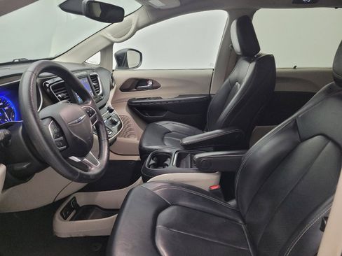 Used 2021 Chrysler Voyager Lxi FWD image 17