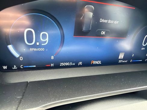 Used 2024 Ford Escape ST-Line Select w/ Tech Pack #2 AWD/4WD image 2