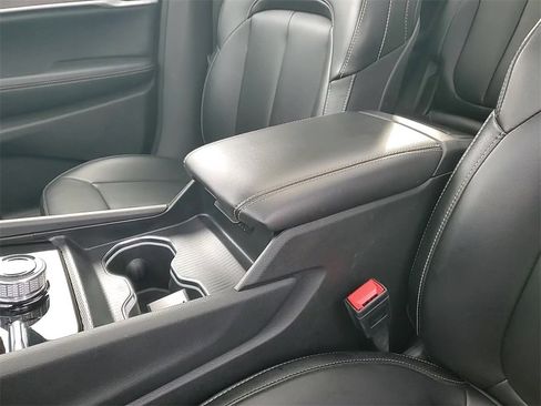 Used 2024 Jeep Grand Cherokee L Limited image 18