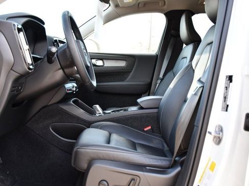 Certified 2025 Volvo XC40 B5 Plus image 11