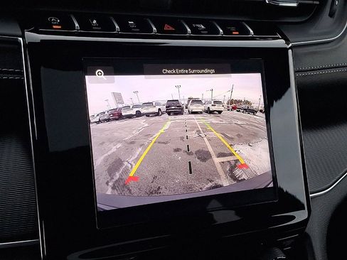 Used 2025 Jeep Grand Cherokee Laredo X image 15