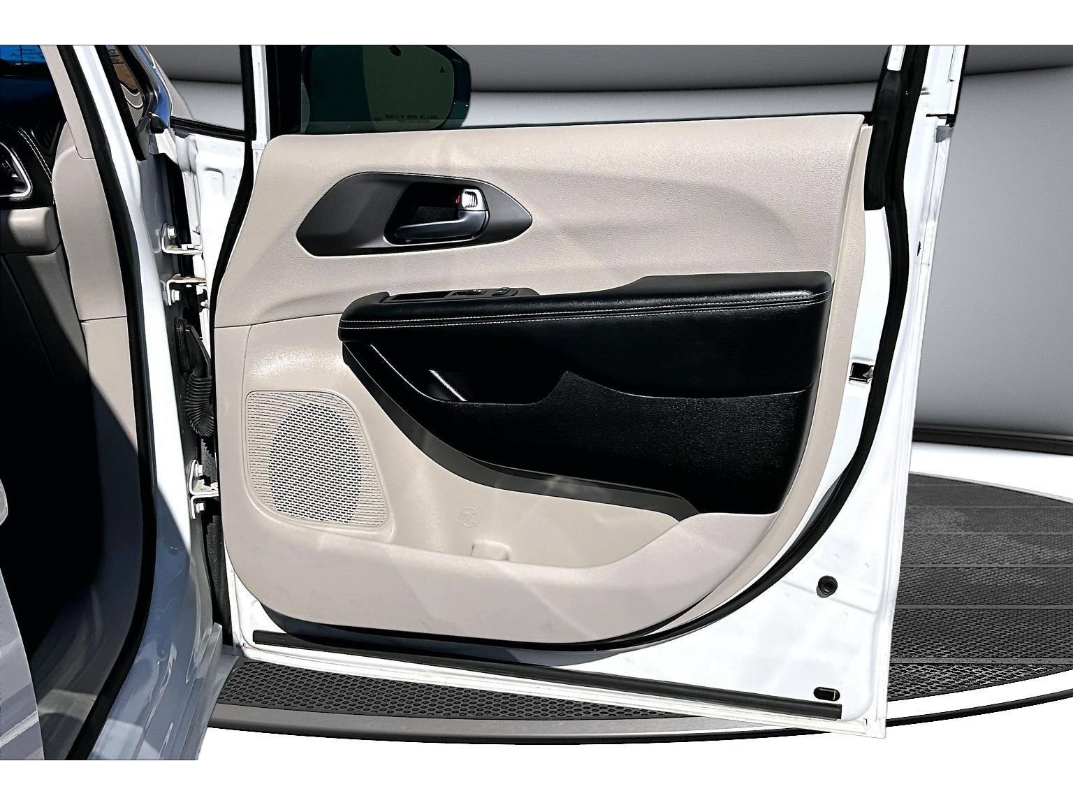 Certified 2022 Chrysler Pacifica Touring-L FWD image 48