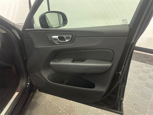 Used 2024 Volvo XC60 B5 Plus image 16