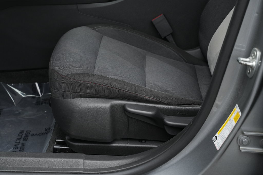 Used 2025 Chevrolet Trax RS w/ Driver Confidence Package FWD image 17