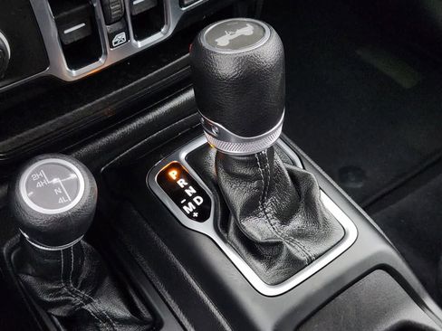 Used 2025 Jeep Wrangler Unlimited Sport AWD/4WD image 17