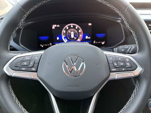 Certified 2022 Volkswagen Taos SE w/ Panoramic Sunroof Package image 15