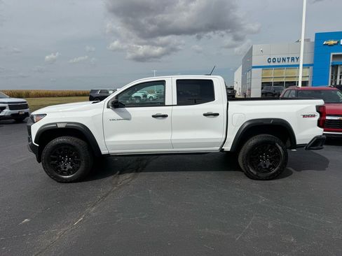 Used 2024 Chevrolet Colorado Trail Boss w/ Technology Package image 2