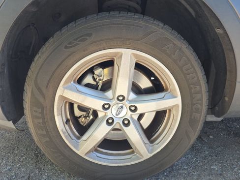 Used 2017 Ford Explorer XLT AWD/4WD image 3